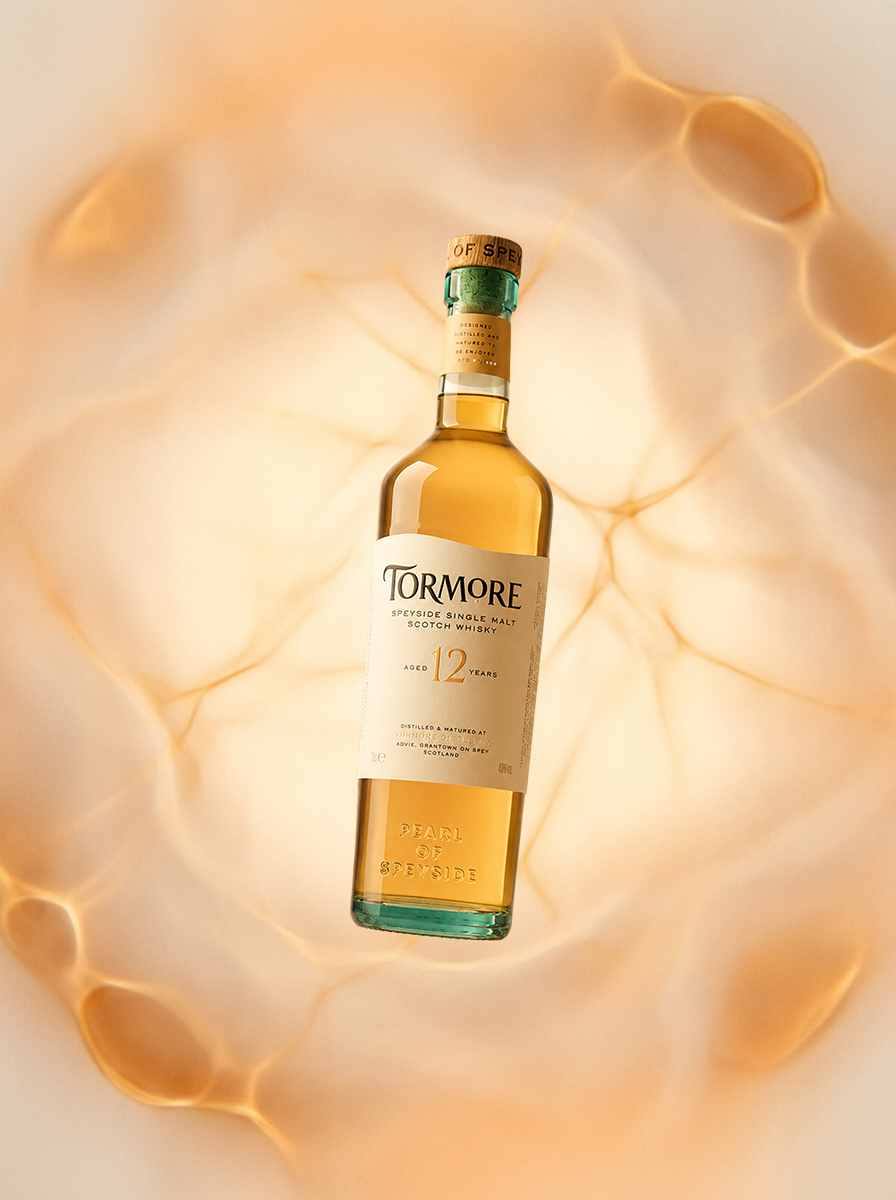 Tormore 12 Whisky Flasche vor Aura
